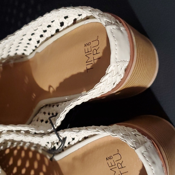 Time and Tru Cream Woven Mules - Picture 16 of 17
